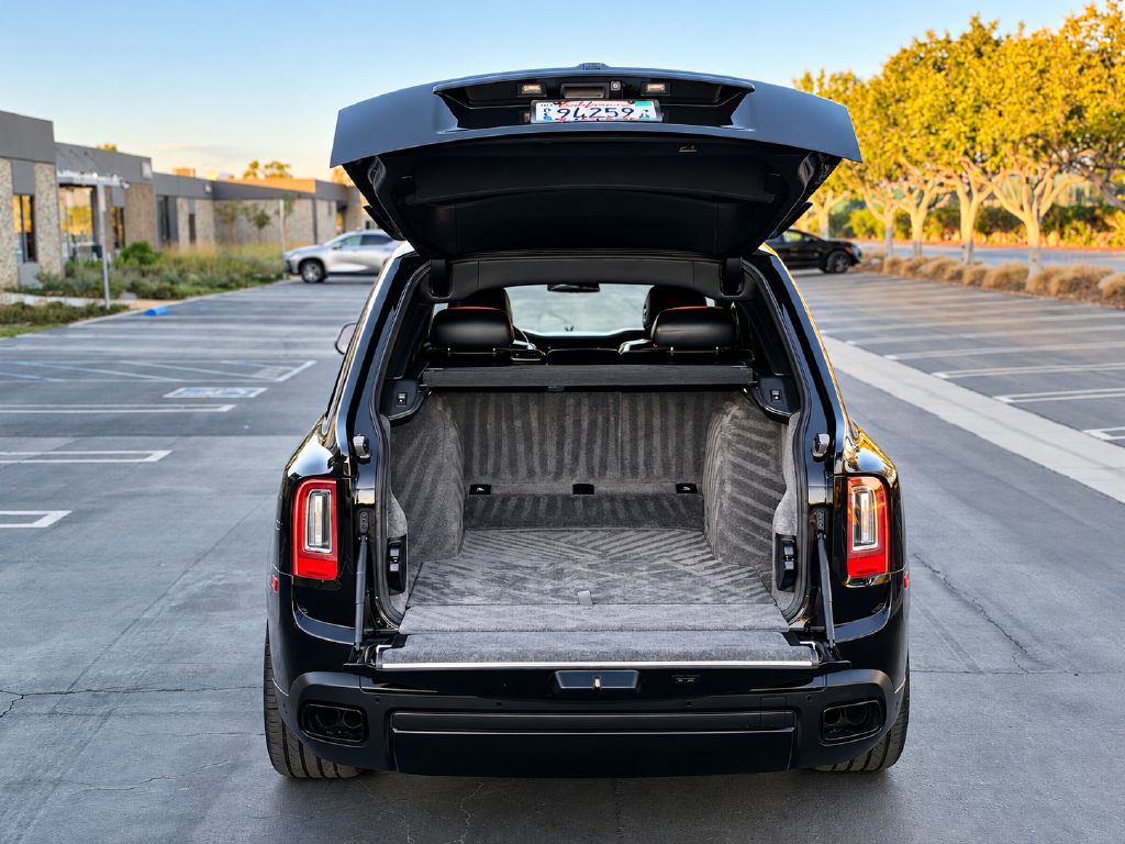 Photo 19 of this ROLLS-ROYCE CULLINAN