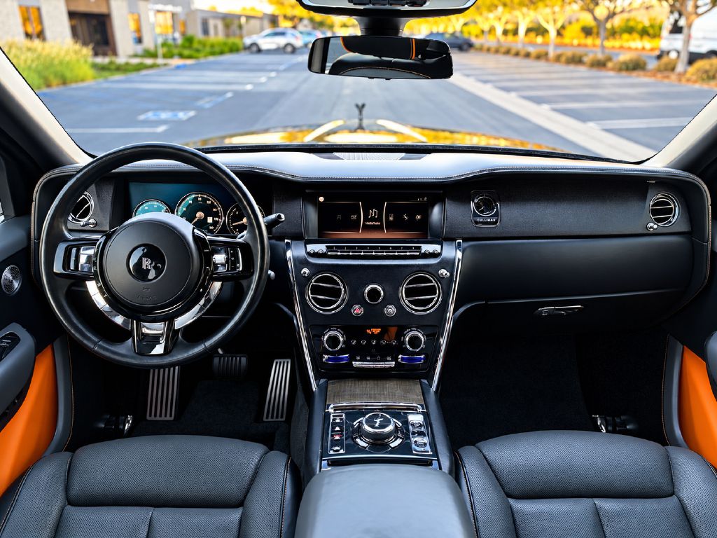 Photo 21 of this ROLLS-ROYCE CULLINAN