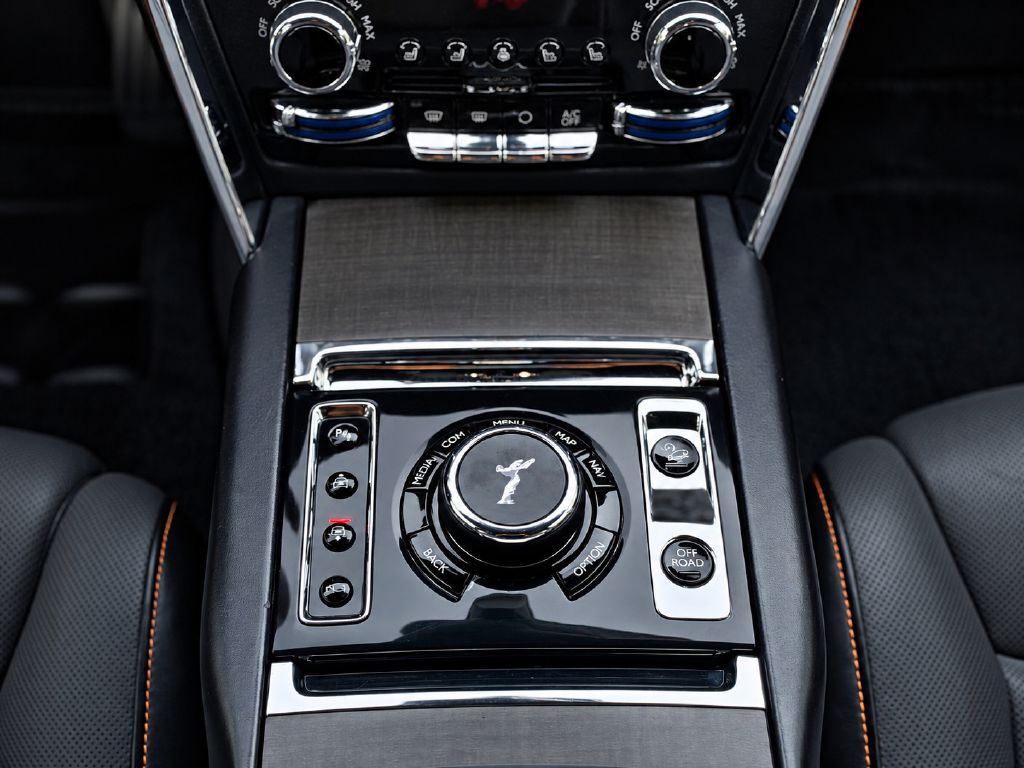 Photo 22 of this ROLLS-ROYCE CULLINAN
