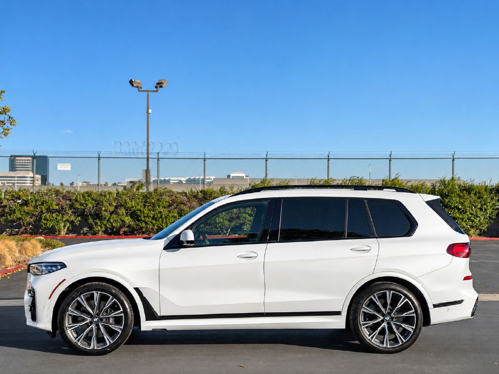 Photo 3 of this BMW X7
