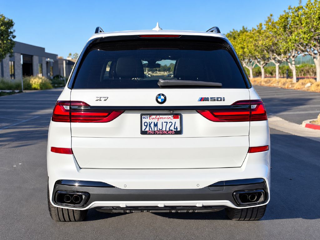 Photo 5 of this BMW X7