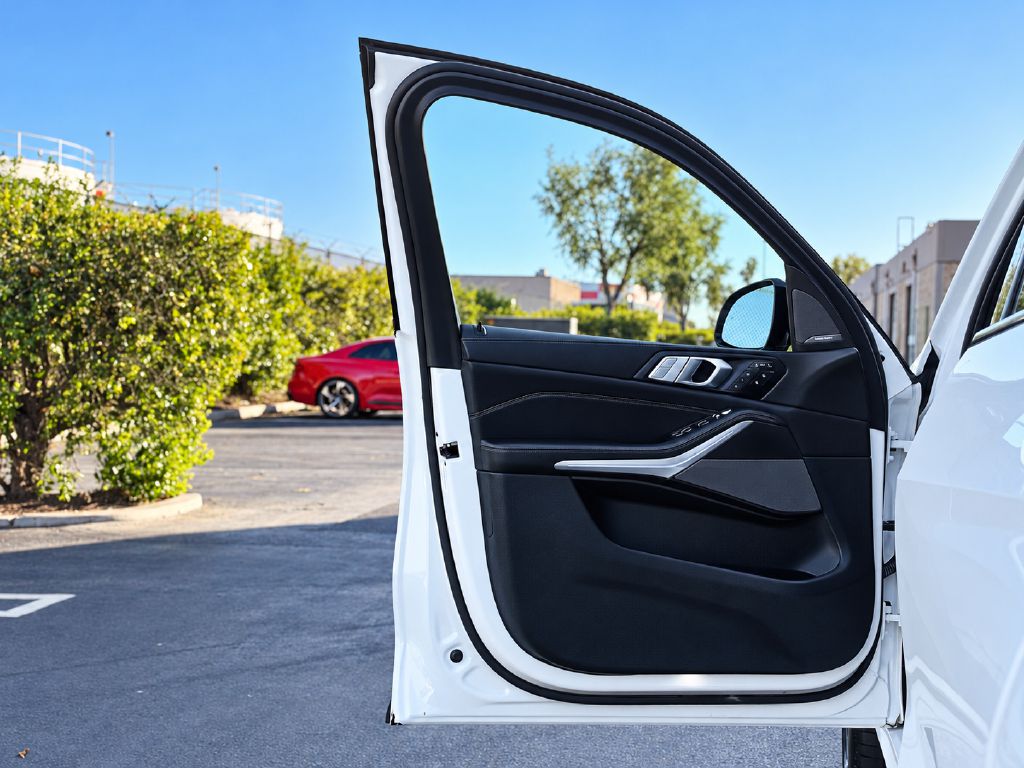 Photo 11 of this BMW X7