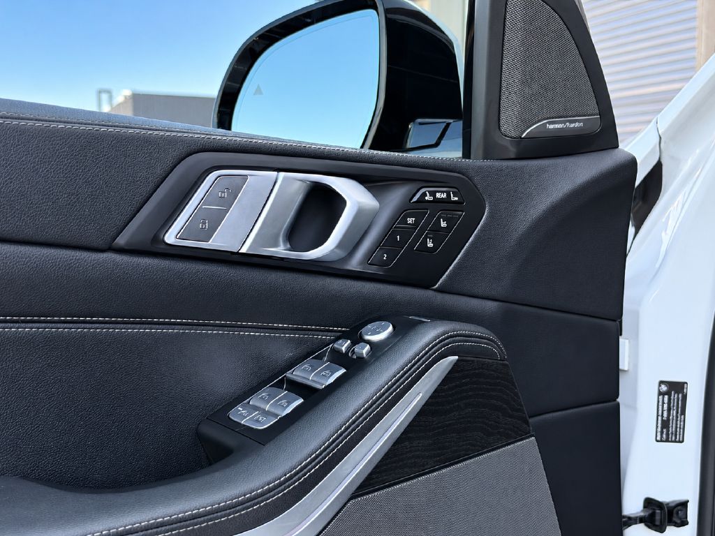 Photo 13 of this BMW X7