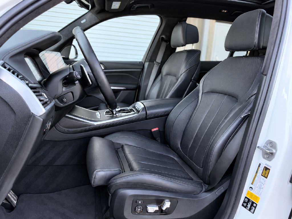 Photo 14 of this BMW X7