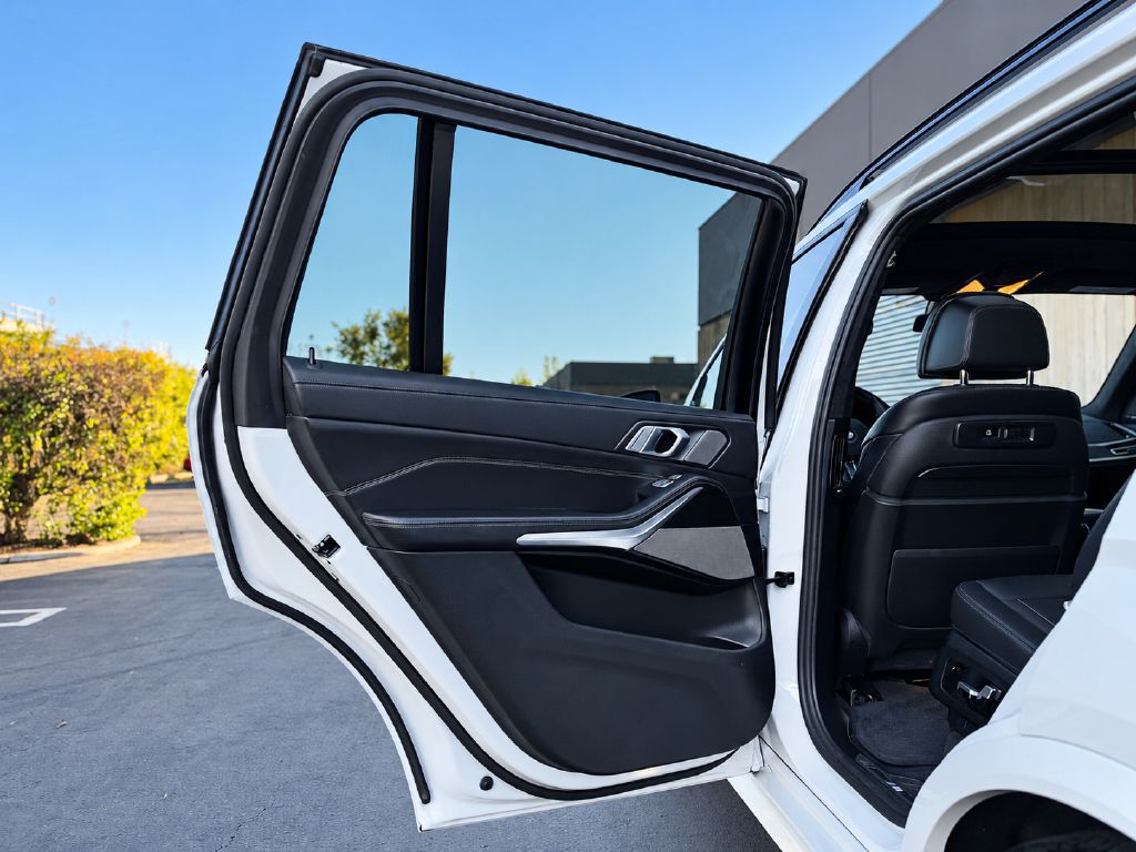 Photo 15 of this BMW X7