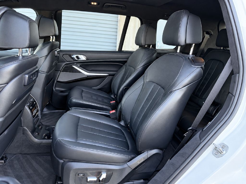 Photo 16 of this BMW X7