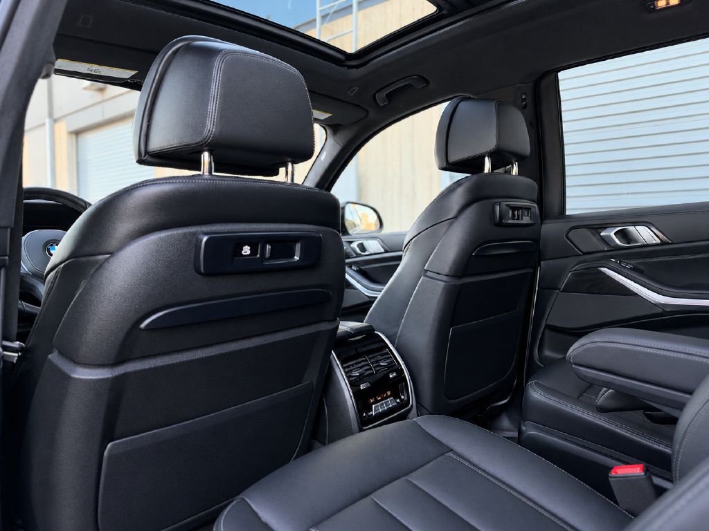 Photo 17 of this BMW X7
