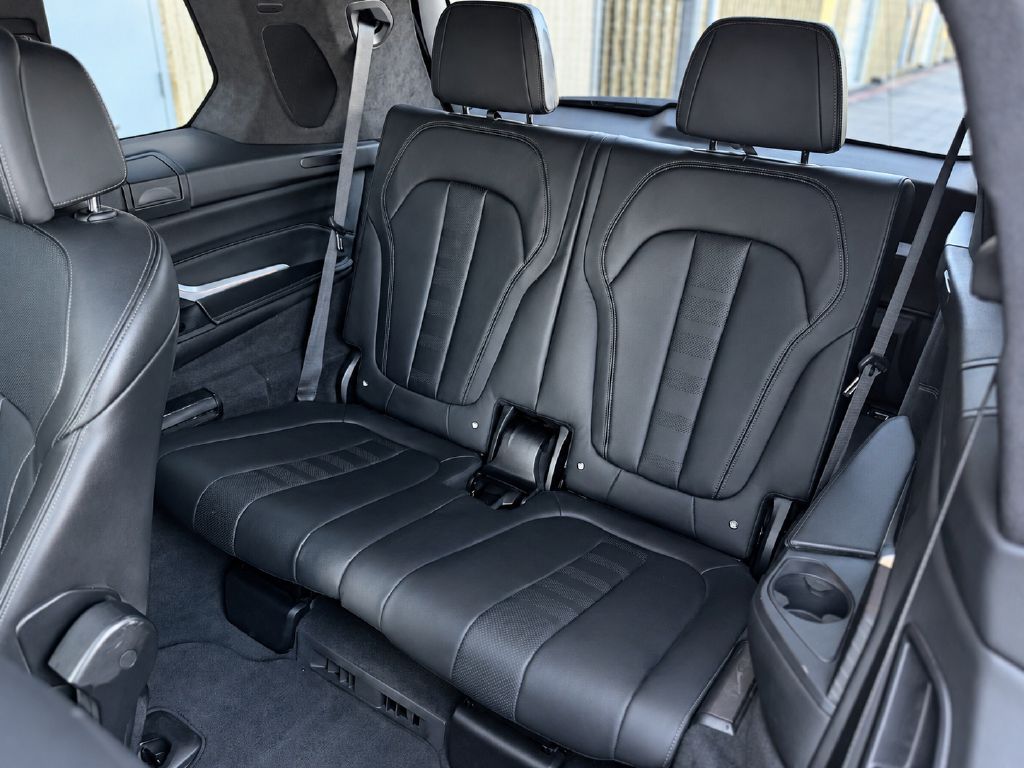 Photo 18 of this BMW X7