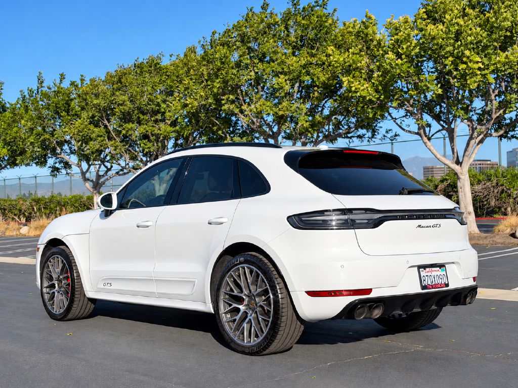 Photo 4 of this PORSCHE MACAN
