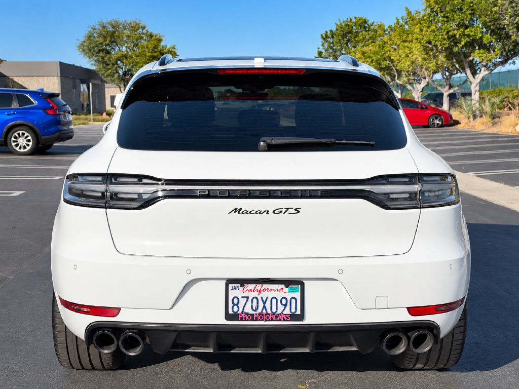 Photo 5 of this PORSCHE MACAN