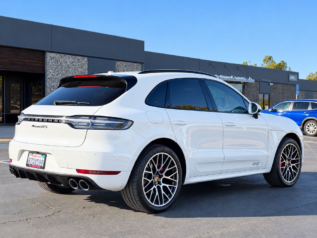 Photo 6 of this PORSCHE MACAN