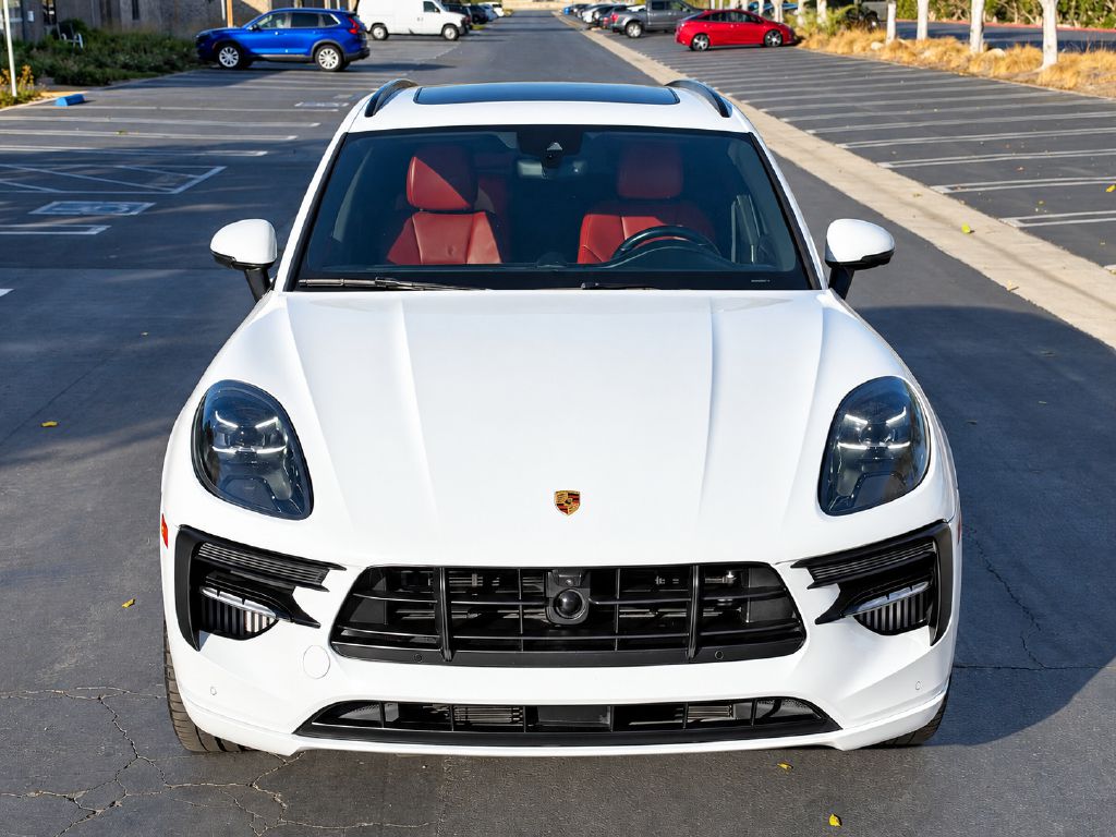 Photo 7 of this PORSCHE MACAN