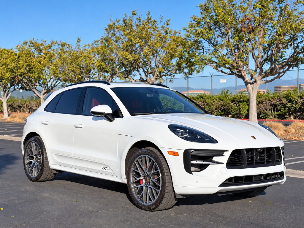 Photo 8 of this PORSCHE MACAN