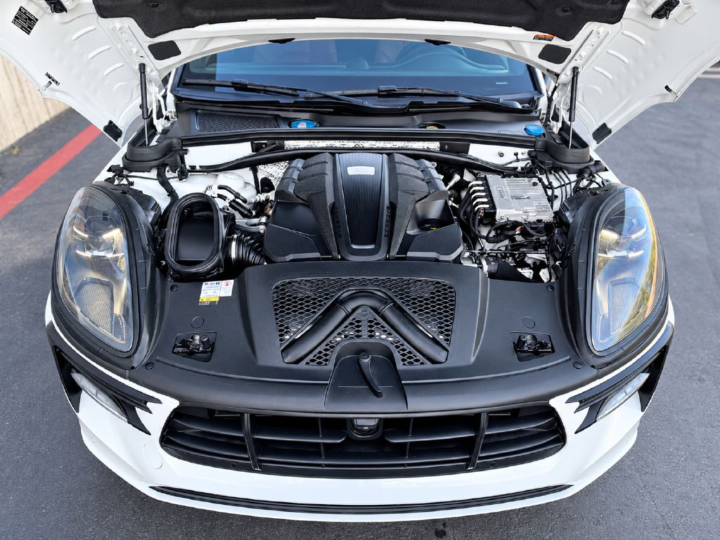 Photo 21 of this PORSCHE MACAN