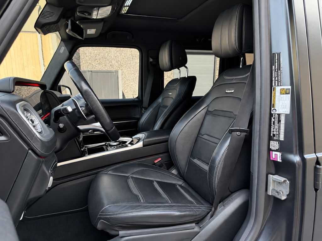 Photo 13 of this MERCEDES-BENZ G-CLASS