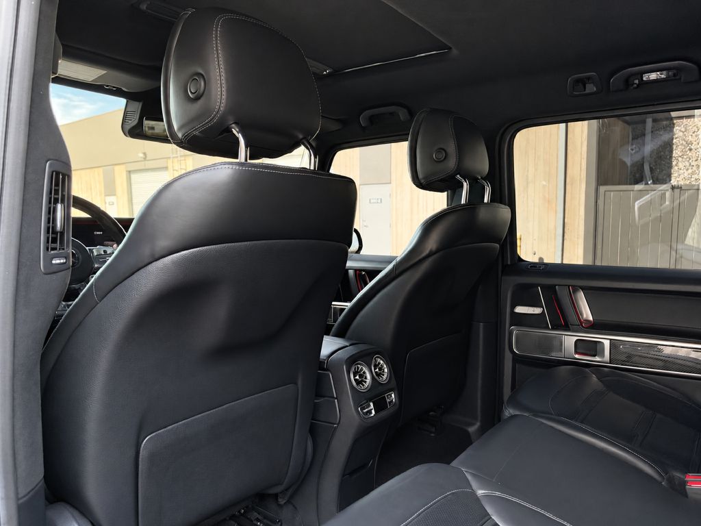 Photo 15 of this MERCEDES-BENZ G-CLASS