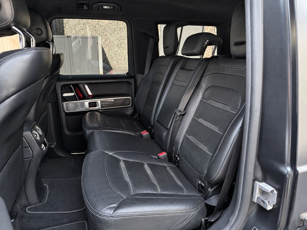 Photo 16 of this MERCEDES-BENZ G-CLASS