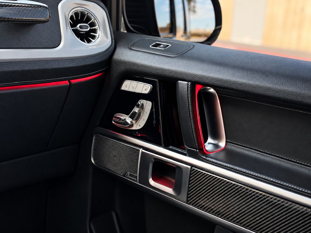 Photo 21 of this MERCEDES-BENZ G-CLASS