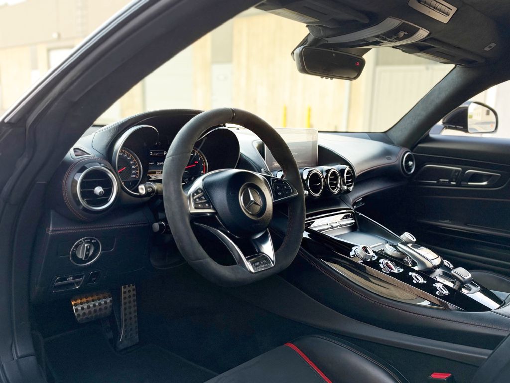 Photo 15 of this MERCEDES-BENZ AMG GT-S