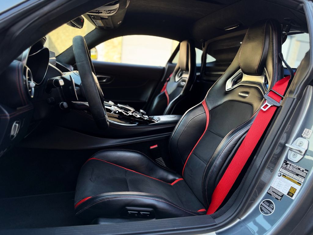Photo 16 of this MERCEDES-BENZ AMG GT-S
