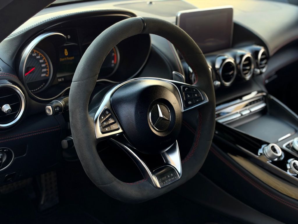 Photo 25 of this MERCEDES-BENZ AMG GT-S