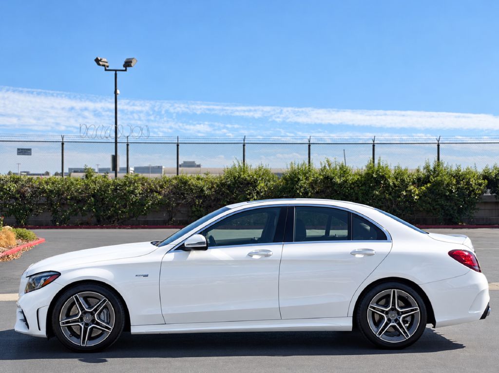 Photo 2 of this MERCEDES-BENZ C-CLASS