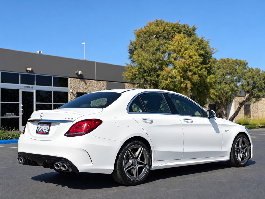 Photo 3 of this MERCEDES-BENZ C-CLASS