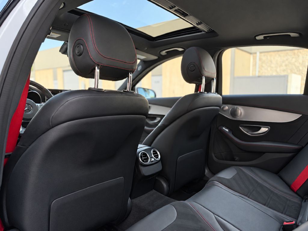 Photo 14 of this MERCEDES-BENZ C-CLASS
