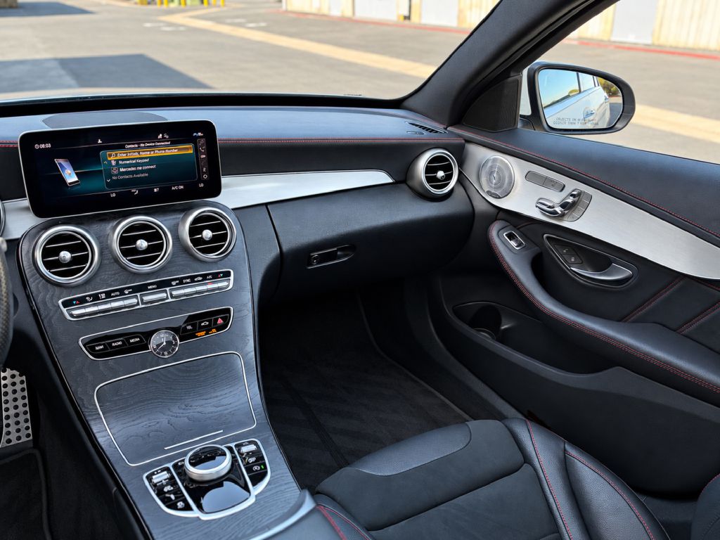 Photo 18 of this MERCEDES-BENZ C-CLASS