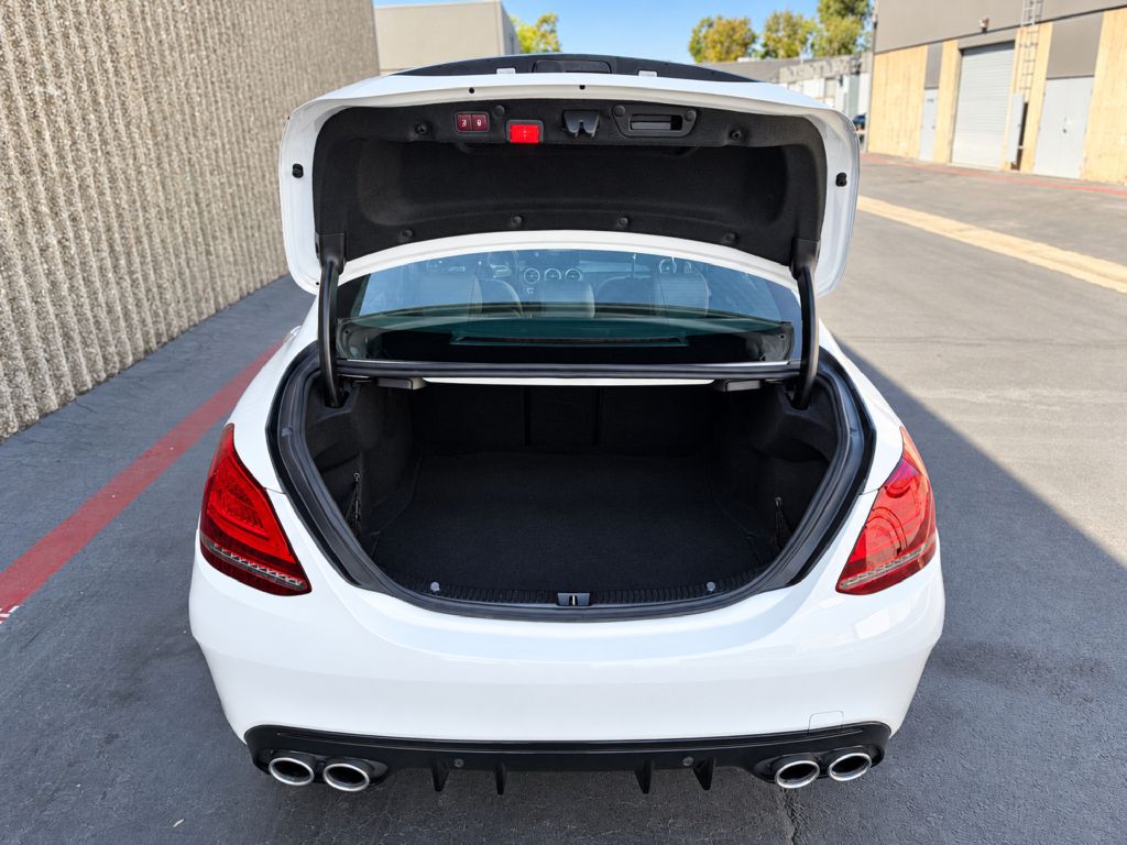 Photo 19 of this MERCEDES-BENZ C-CLASS