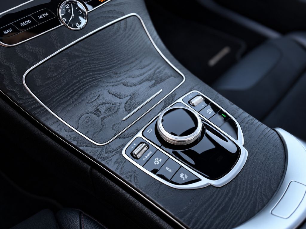 Photo 21 of this MERCEDES-BENZ C-CLASS
