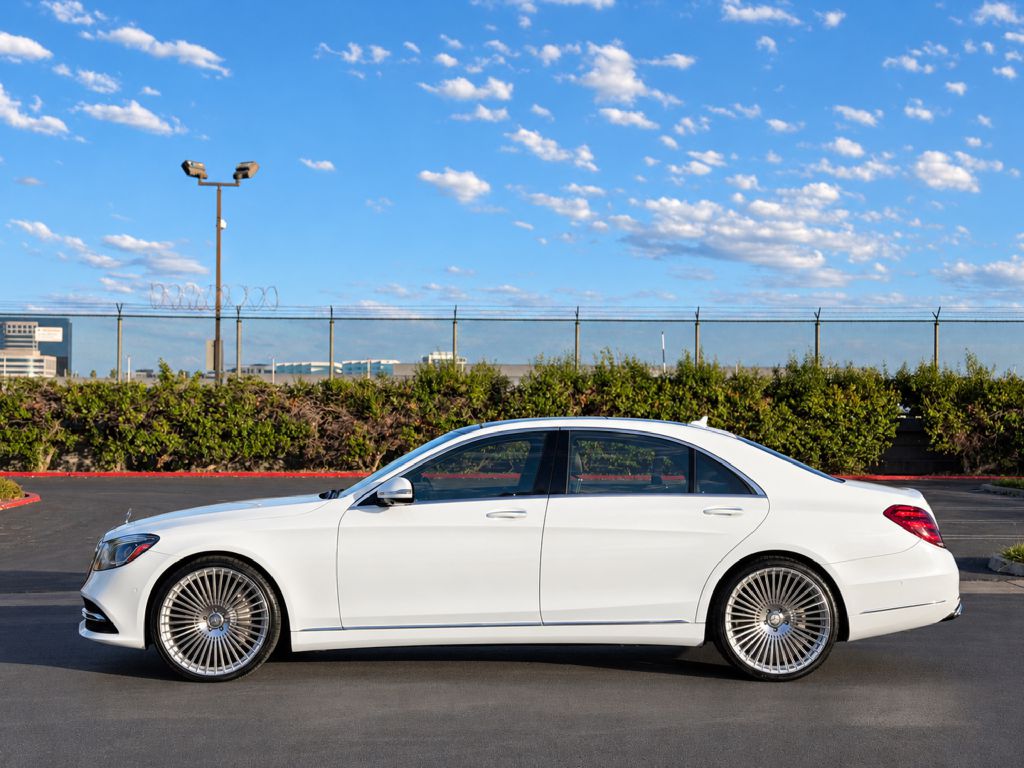 Photo 3 of this MERCEDES-BENZ S-CLASS