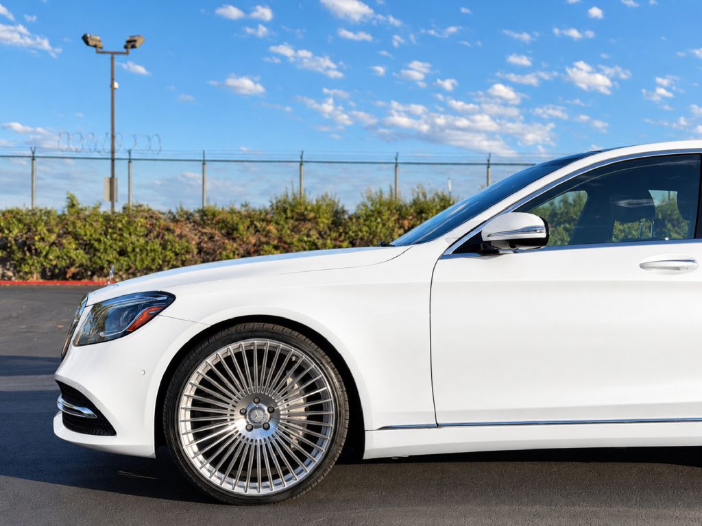 Photo 4 of this MERCEDES-BENZ S-CLASS