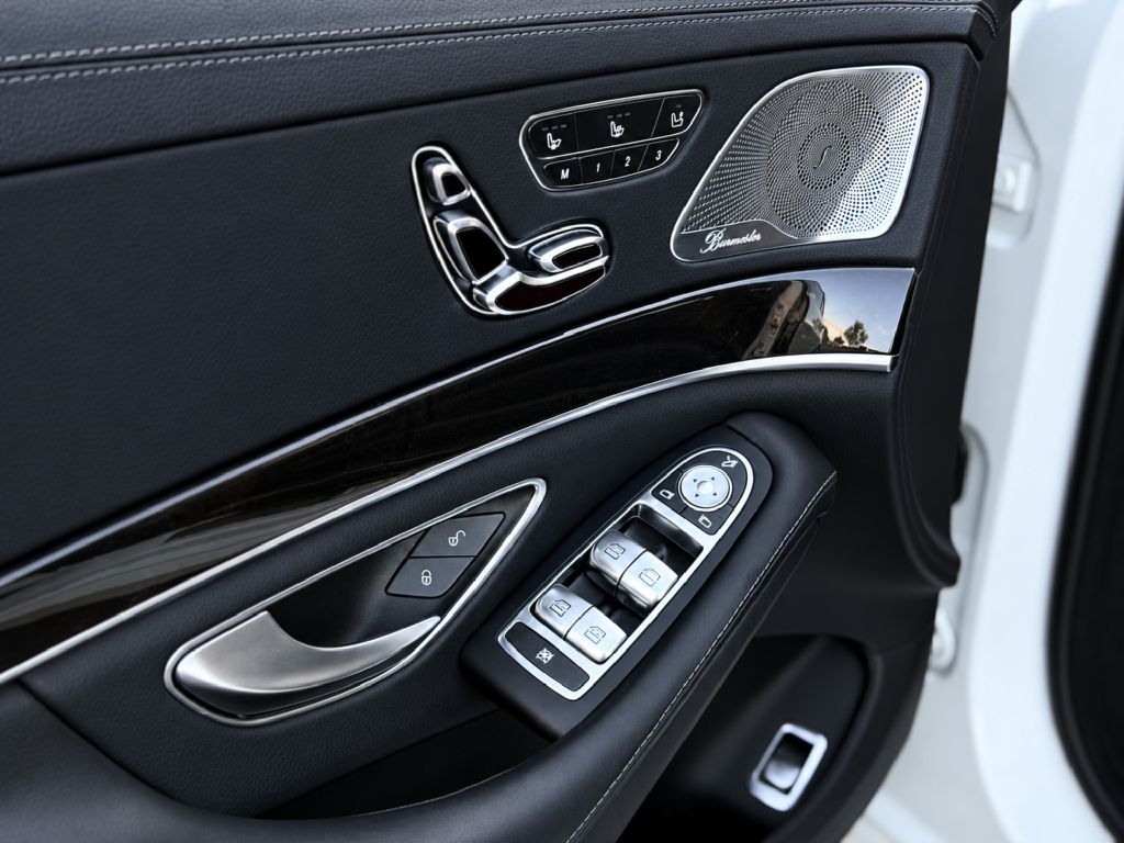 Photo 12 of this MERCEDES-BENZ S-CLASS