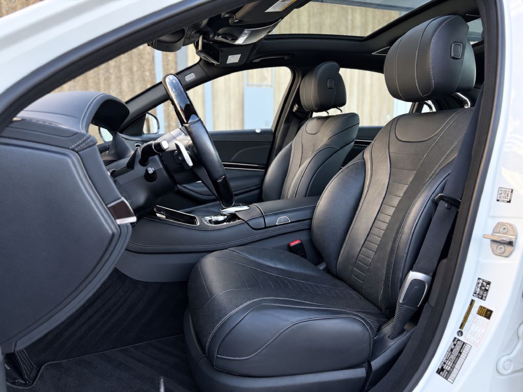 Photo 15 of this MERCEDES-BENZ S-CLASS
