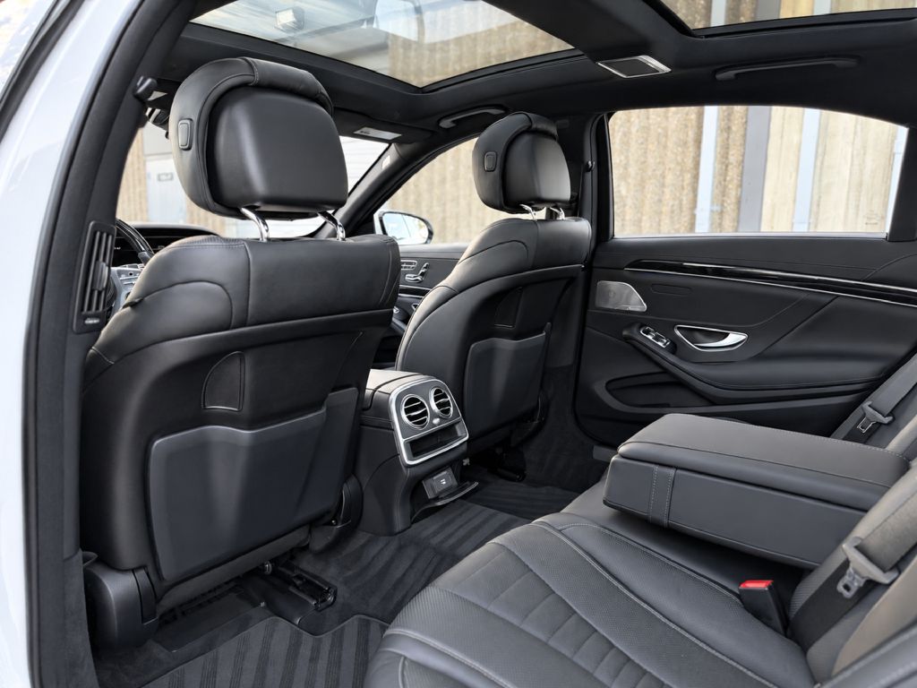 Photo 16 of this MERCEDES-BENZ S-CLASS
