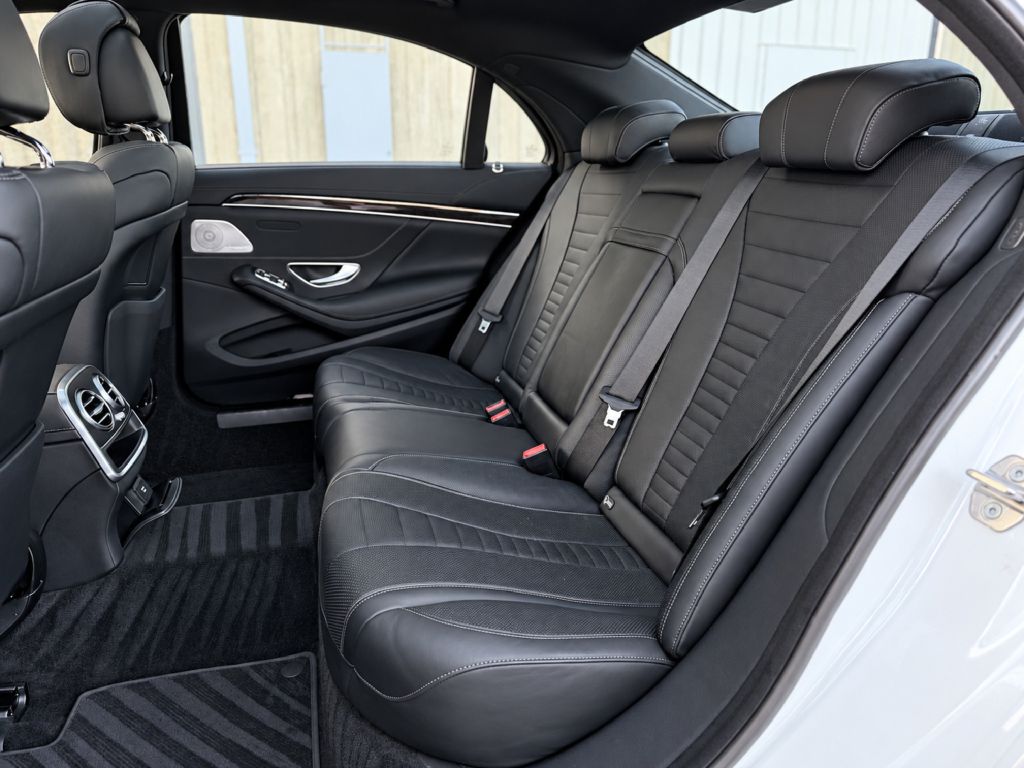 Photo 17 of this MERCEDES-BENZ S-CLASS