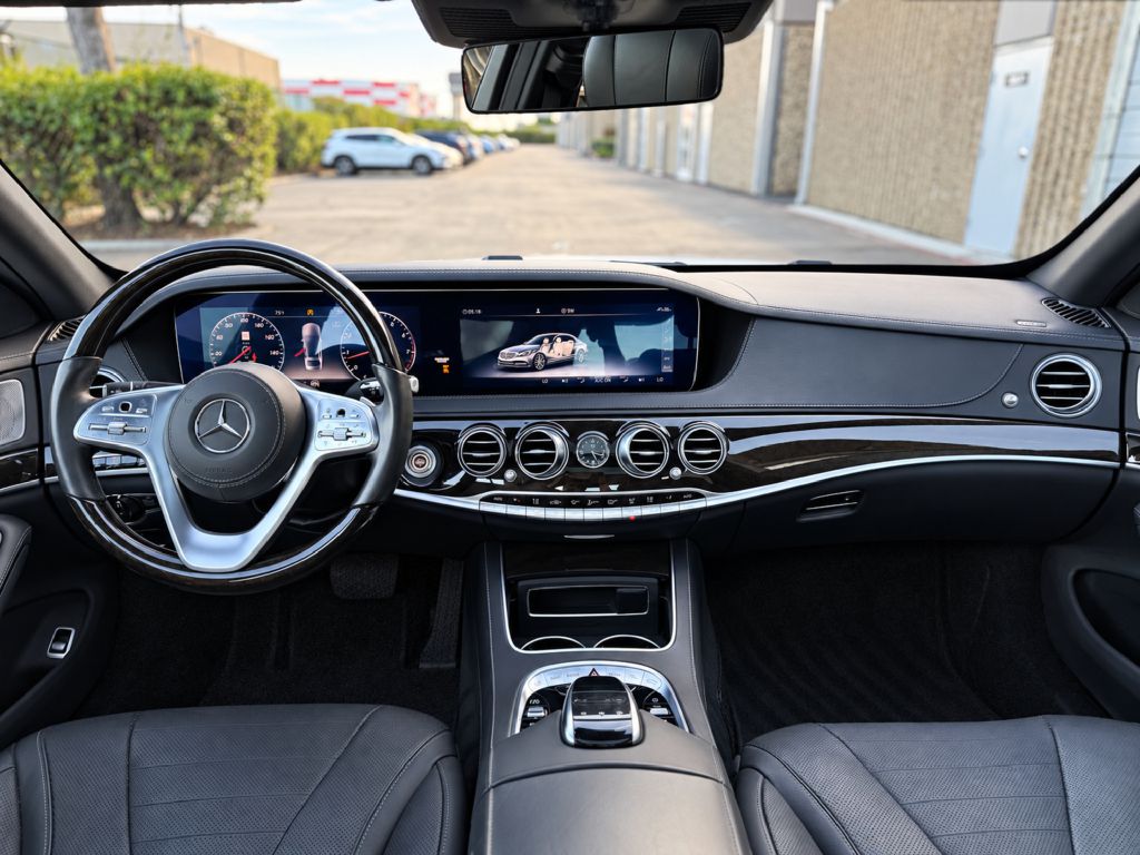 Photo 19 of this MERCEDES-BENZ S-CLASS