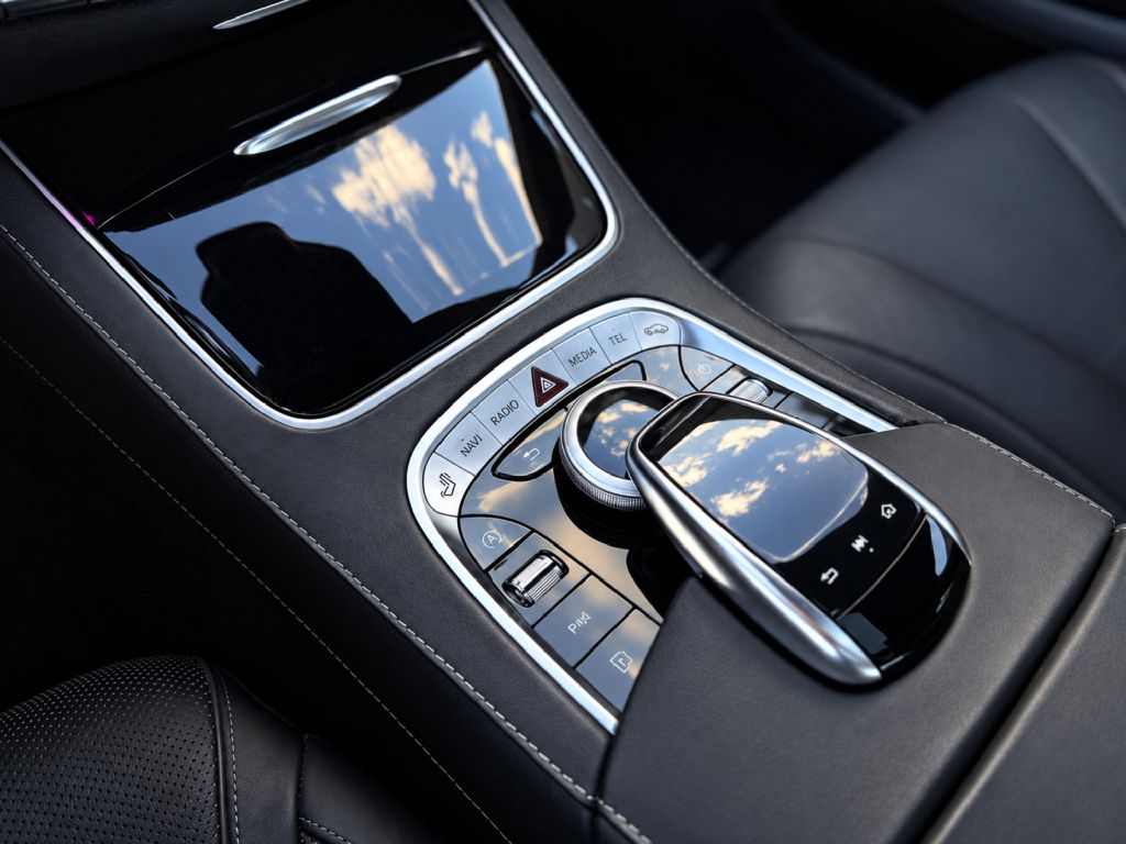 Photo 23 of this MERCEDES-BENZ S-CLASS