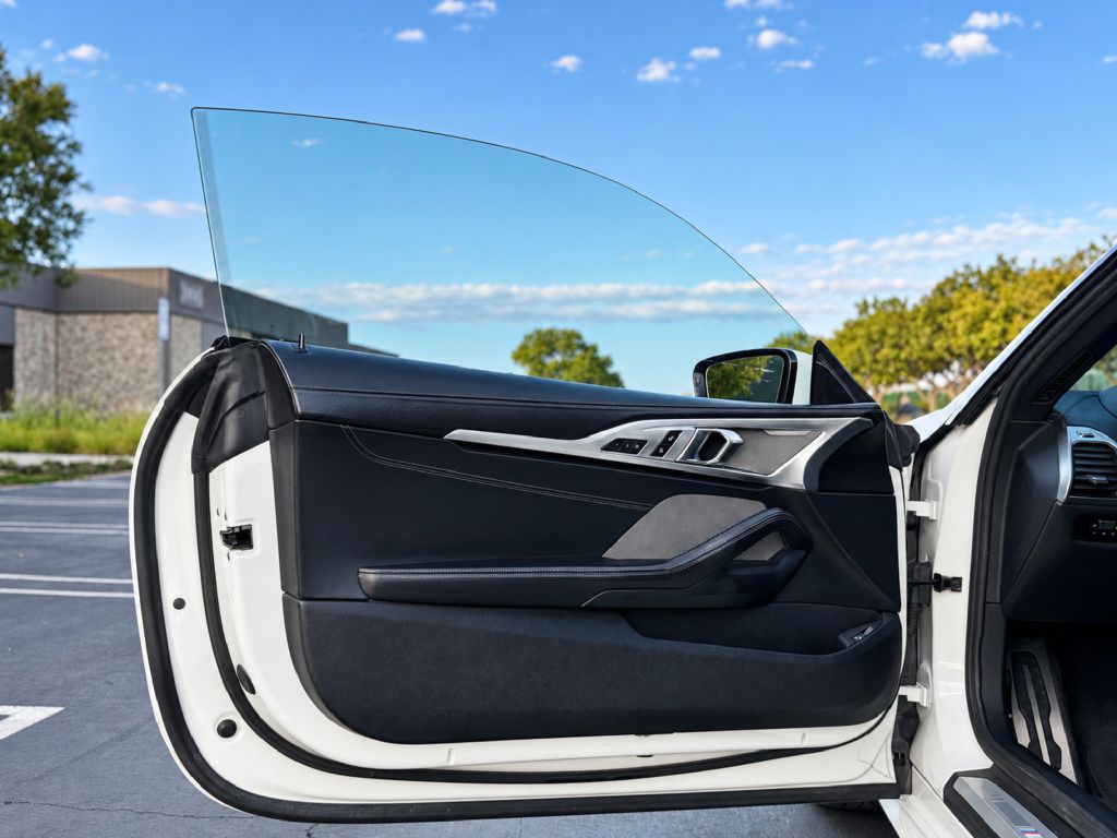 Photo 10 of this BMW M850XI