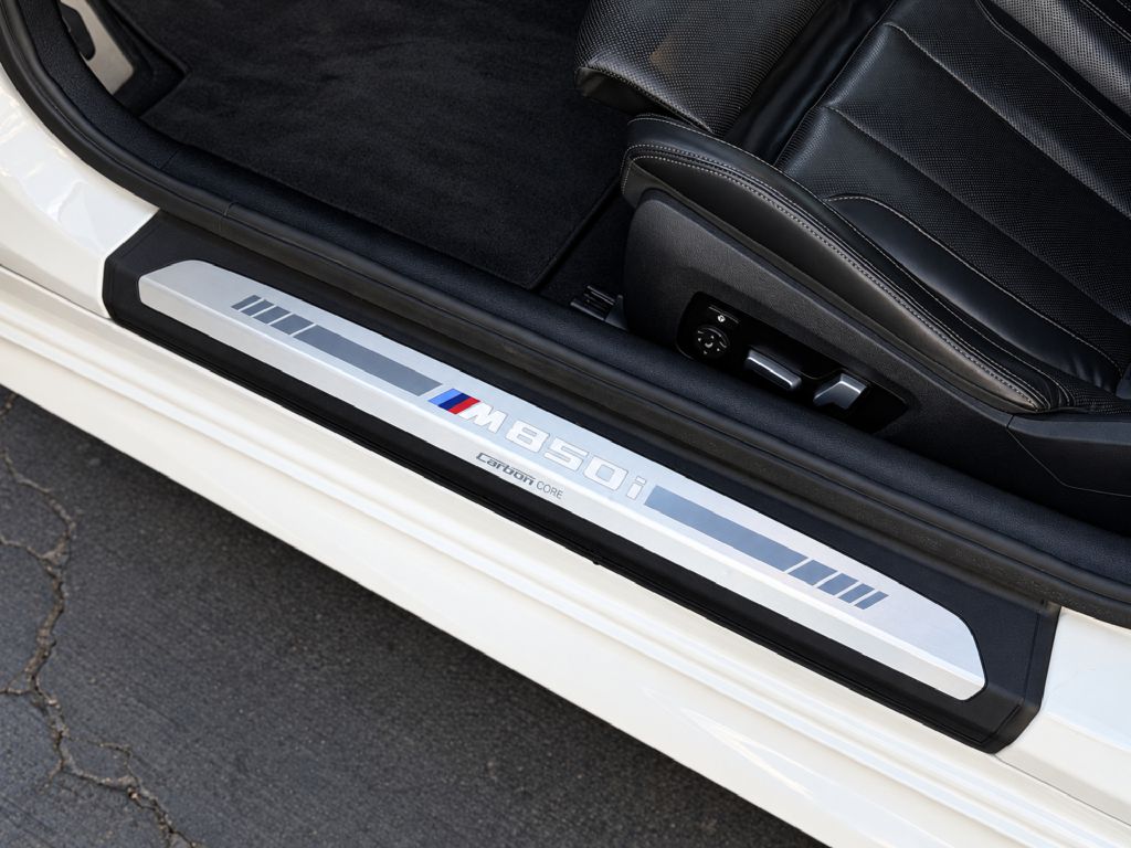 Photo 12 of this BMW M850XI