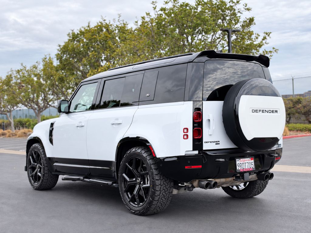 Photo 6 of this LAND ROVER DEFENDER