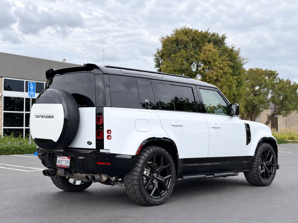 Photo 8 of this LAND ROVER DEFENDER