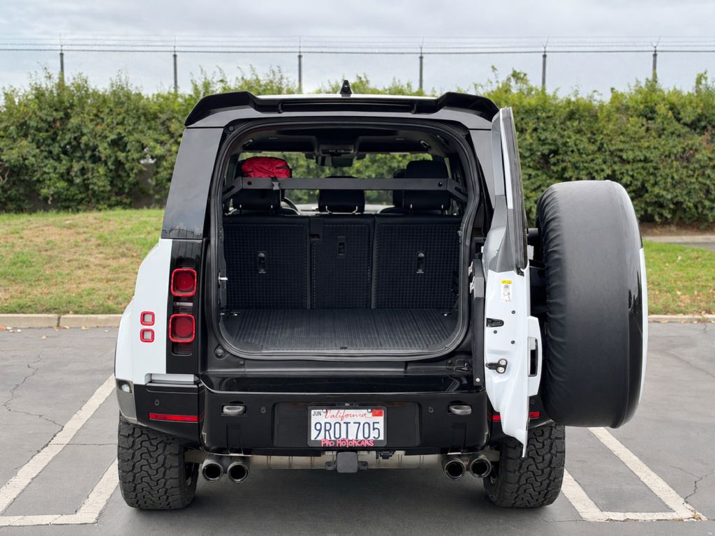 Photo 19 of this LAND ROVER DEFENDER