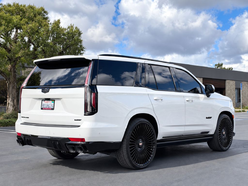 Photo 6 of this CADILLAC ESCALADE V
