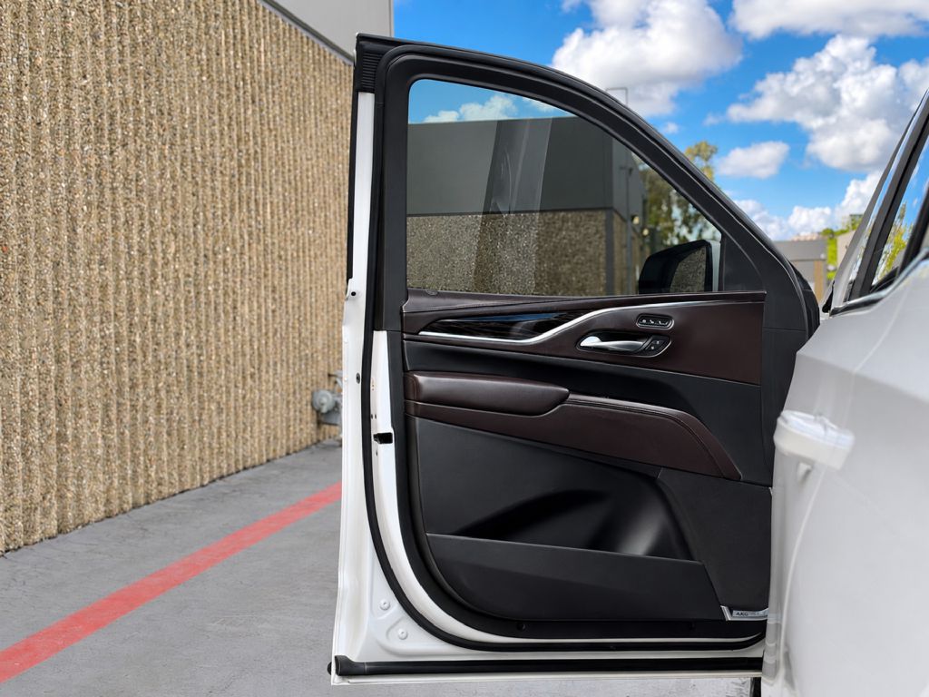 Photo 12 of this CADILLAC ESCALADE V