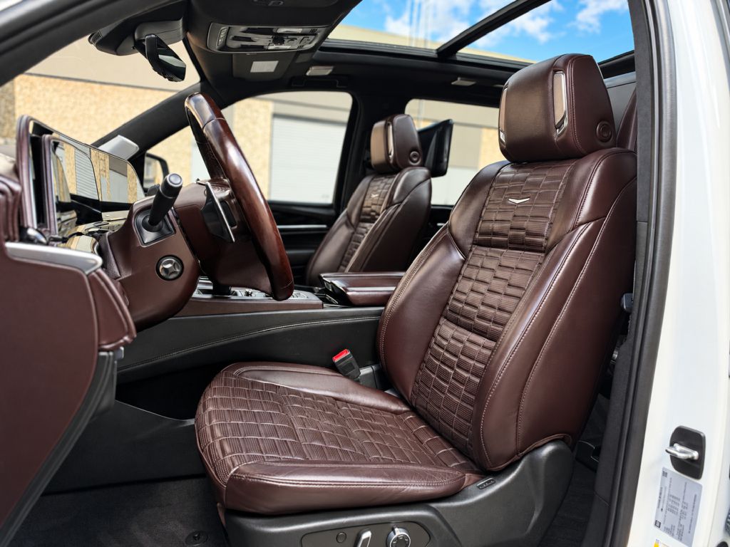 Photo 14 of this CADILLAC ESCALADE V