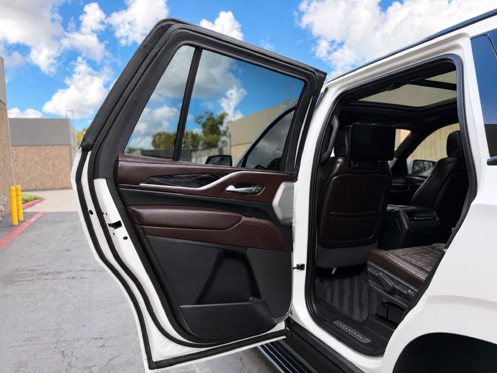 Photo 15 of this CADILLAC ESCALADE V
