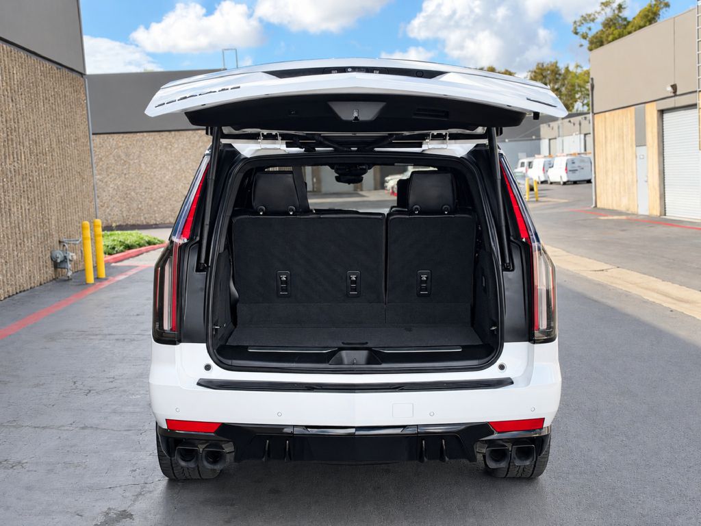 Photo 20 of this CADILLAC ESCALADE V