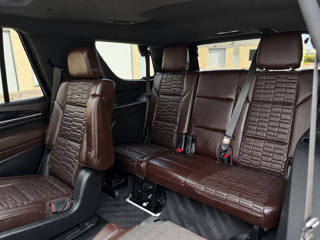 Photo 18 of this CADILLAC ESCALADE V